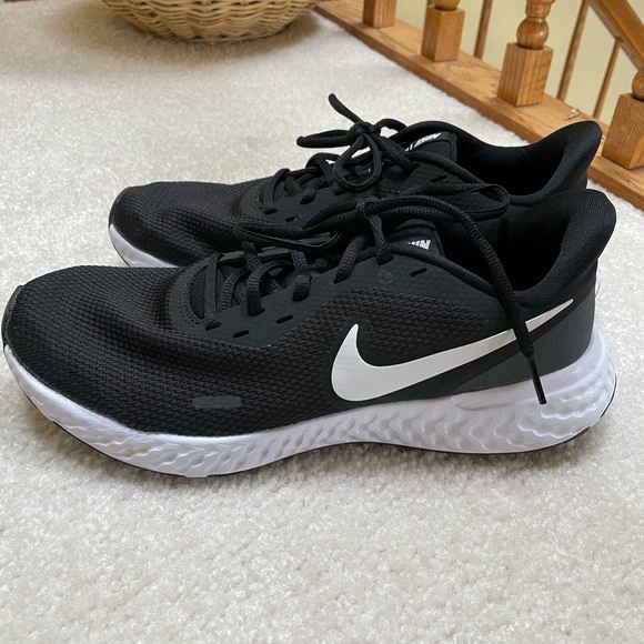 Nike Revolution Running Shoes NWOT - Picture 2 of 6